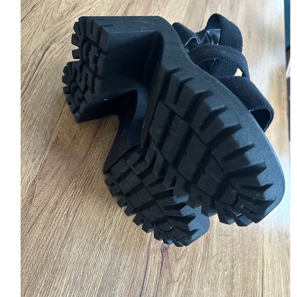 Madden NYC Black Platform Sandals Size 7 - Picture 6 of 9